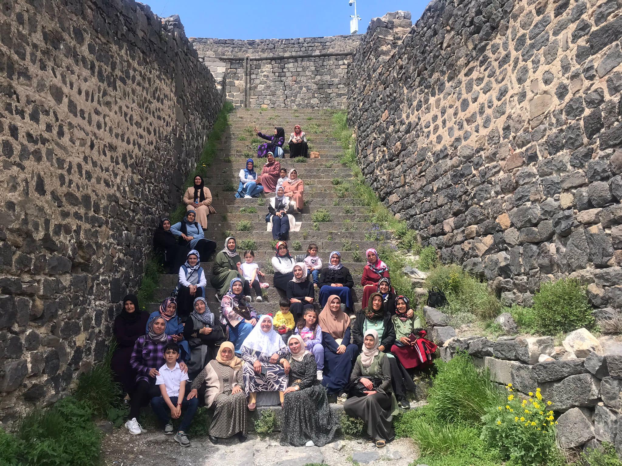 Selimli kadınlar Kars’ın tarihi yerlerini gezdi