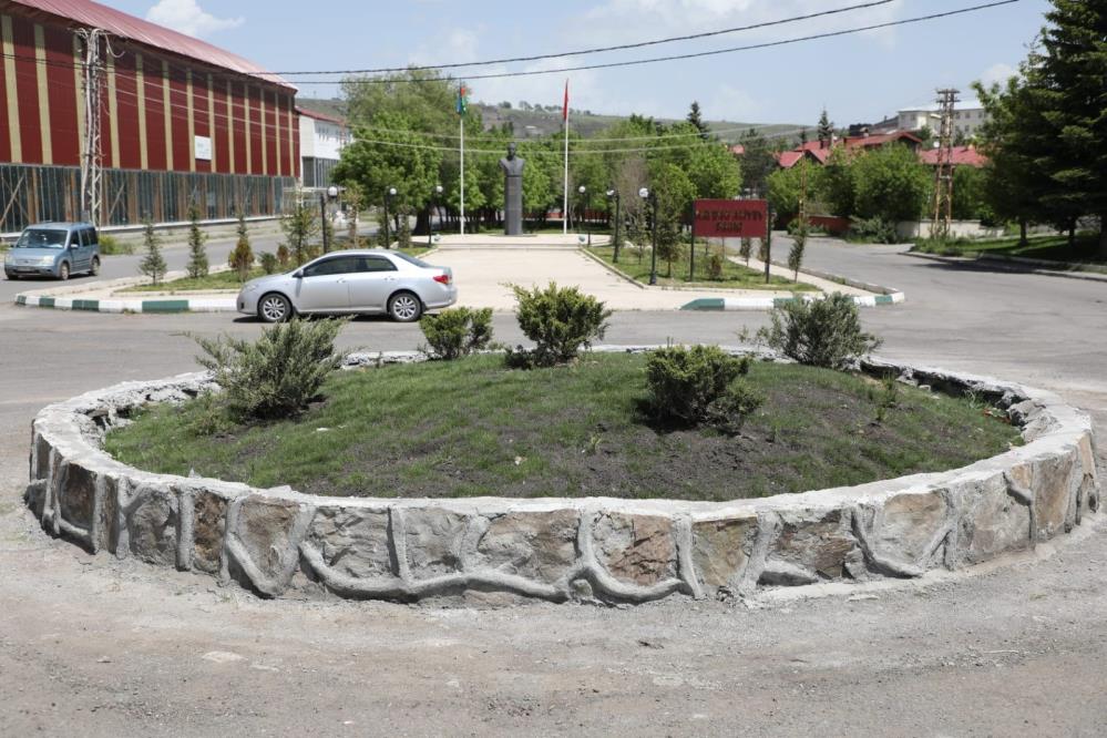 Kars'ta refüjler yeşilleniyor