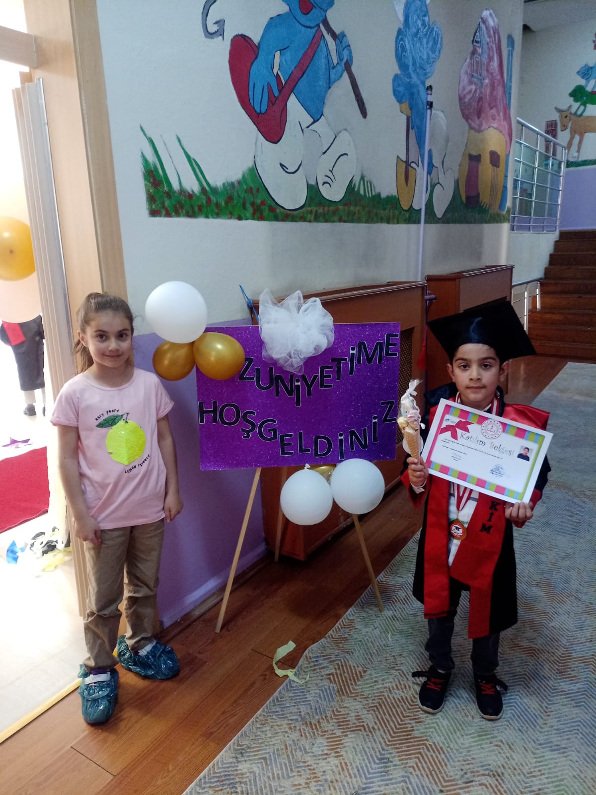 Karslı miniklerin ilk mezuniyet mutluluğu