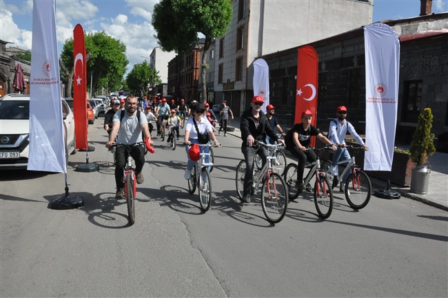 Kars'ta bisiklet turu düzenlendi