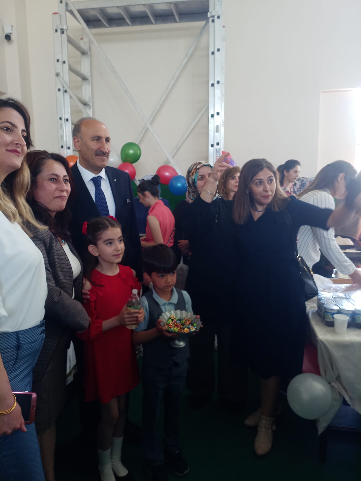 Kars'ta, kardeş okul yararına kermes düzenlendi