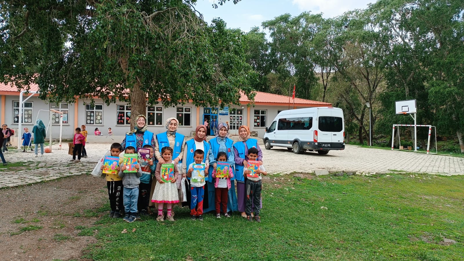Türkiye Diyanet Vakfı'ndan öğrencilere karne hediyesi