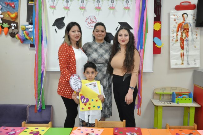 Kars'ta anaokulu öğrencilerinin karne heyecanı