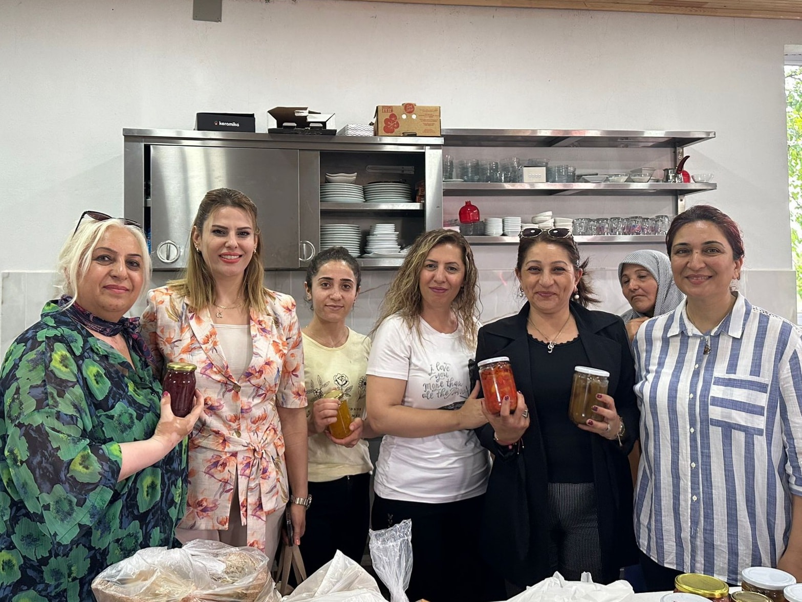 AKI-DER'li kadınlar Iğdır'da kadın girişimcileri ziyaret ettiler