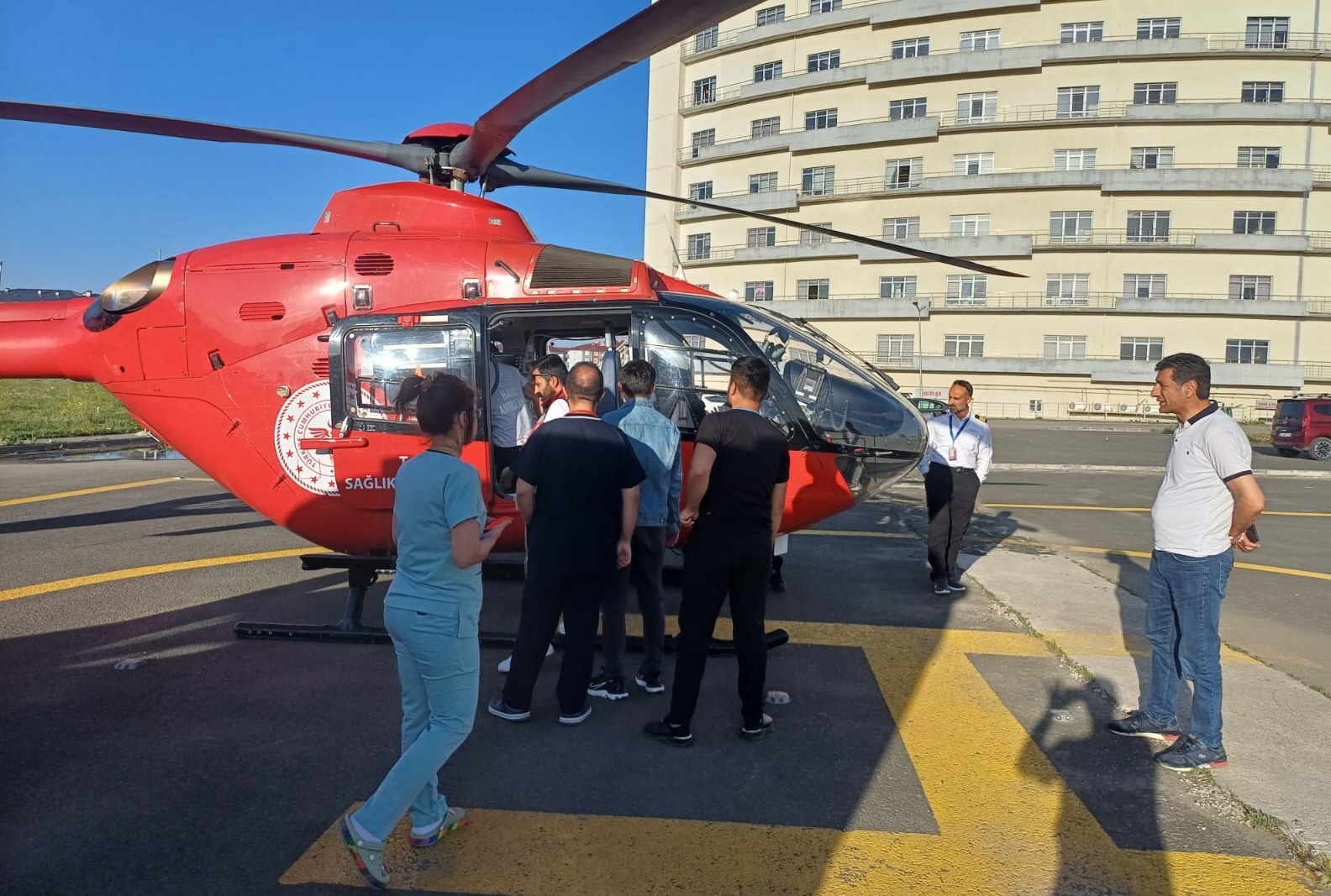 Ağrı'da rahatsızlanan bebek ambulans helikopterle Batman'a sevk edildi