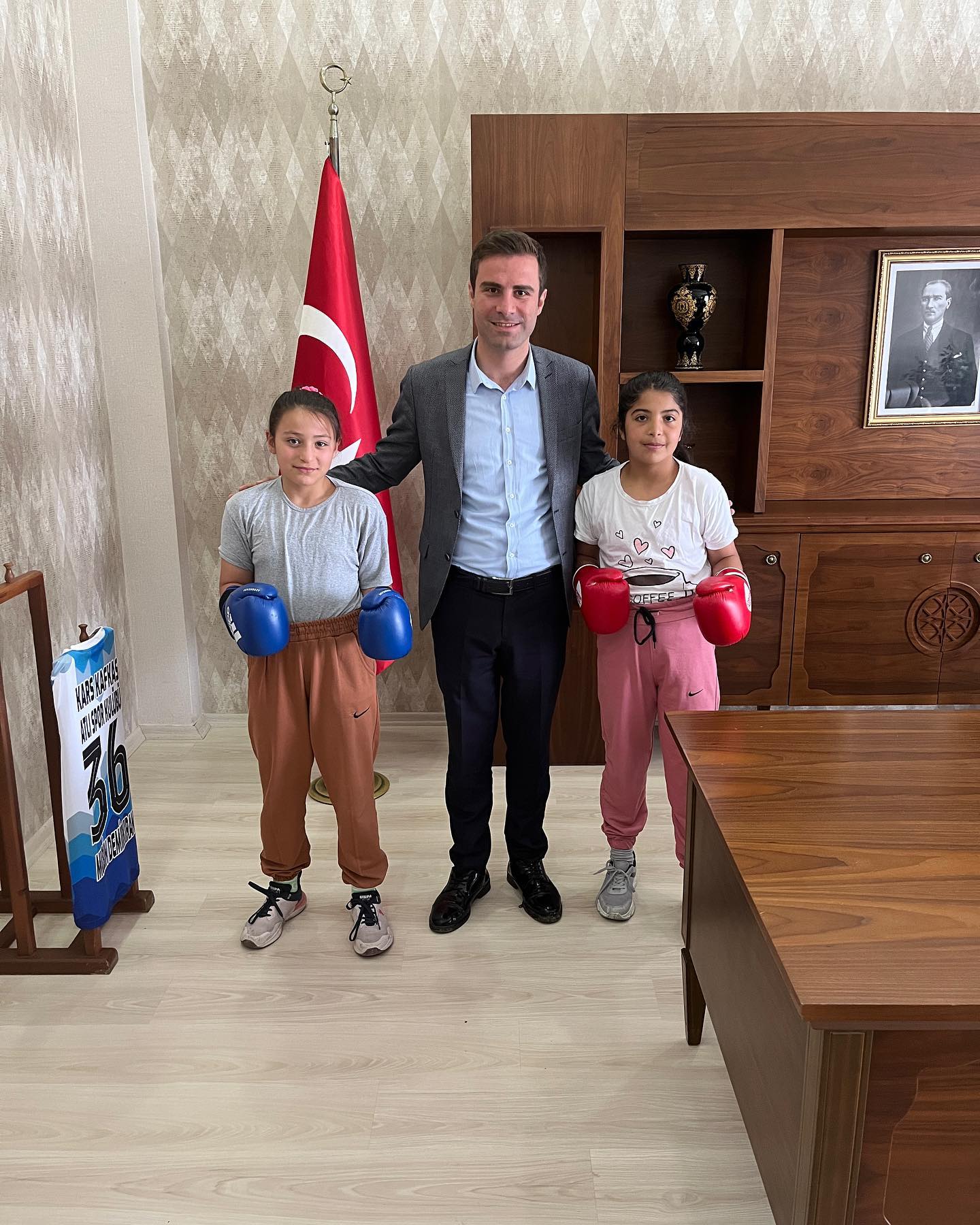 Minik sporcular Kaymakam Demirkıran'ı ziyaret etti