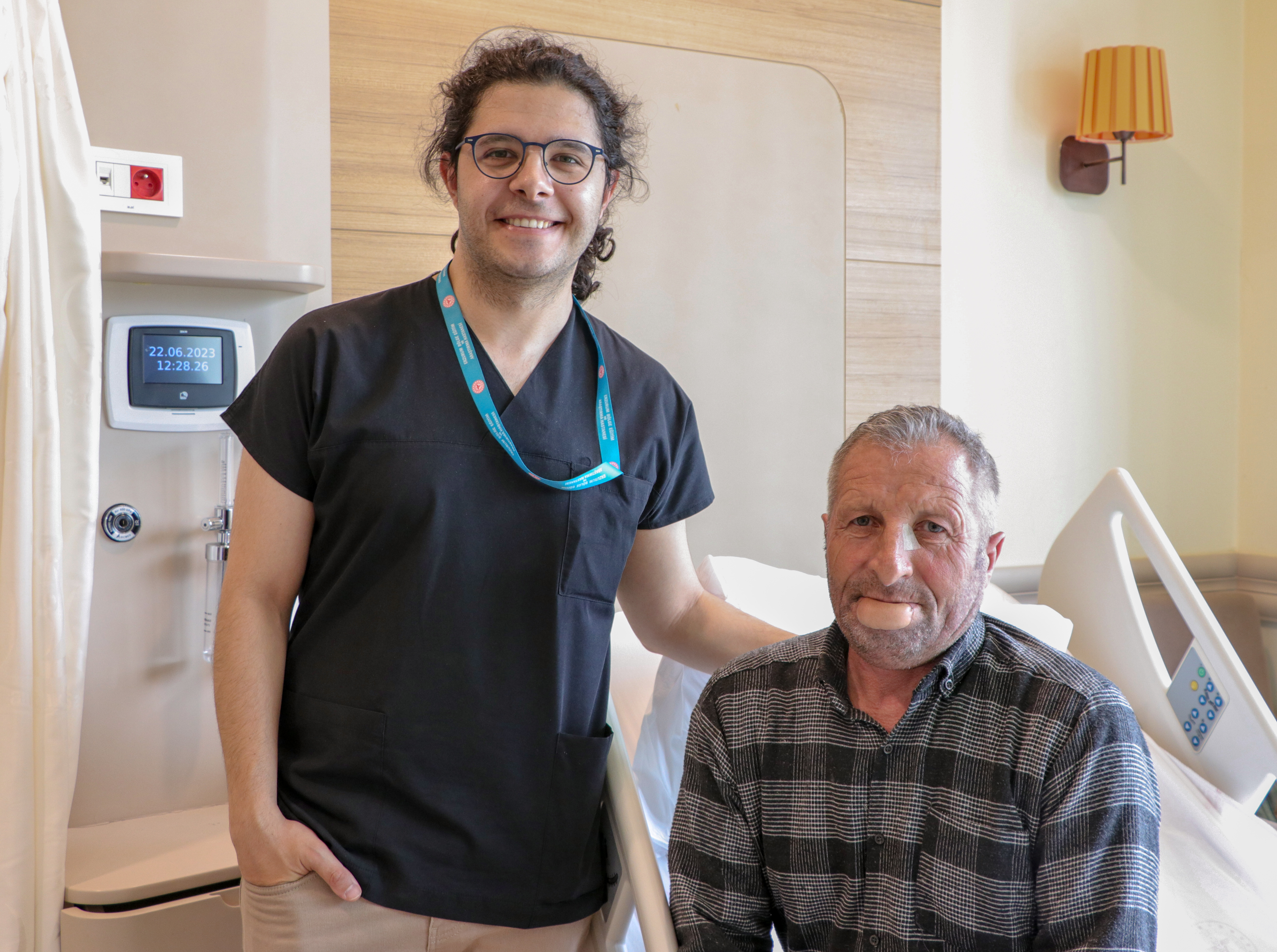 Kol derisinden yapılan dudakla sağlığına kavuştu