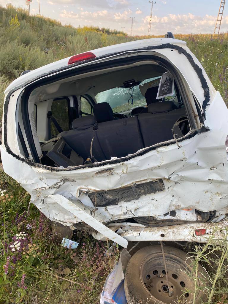 Kars'ta şarampole devrilen otomobilin sürücüsü öldü