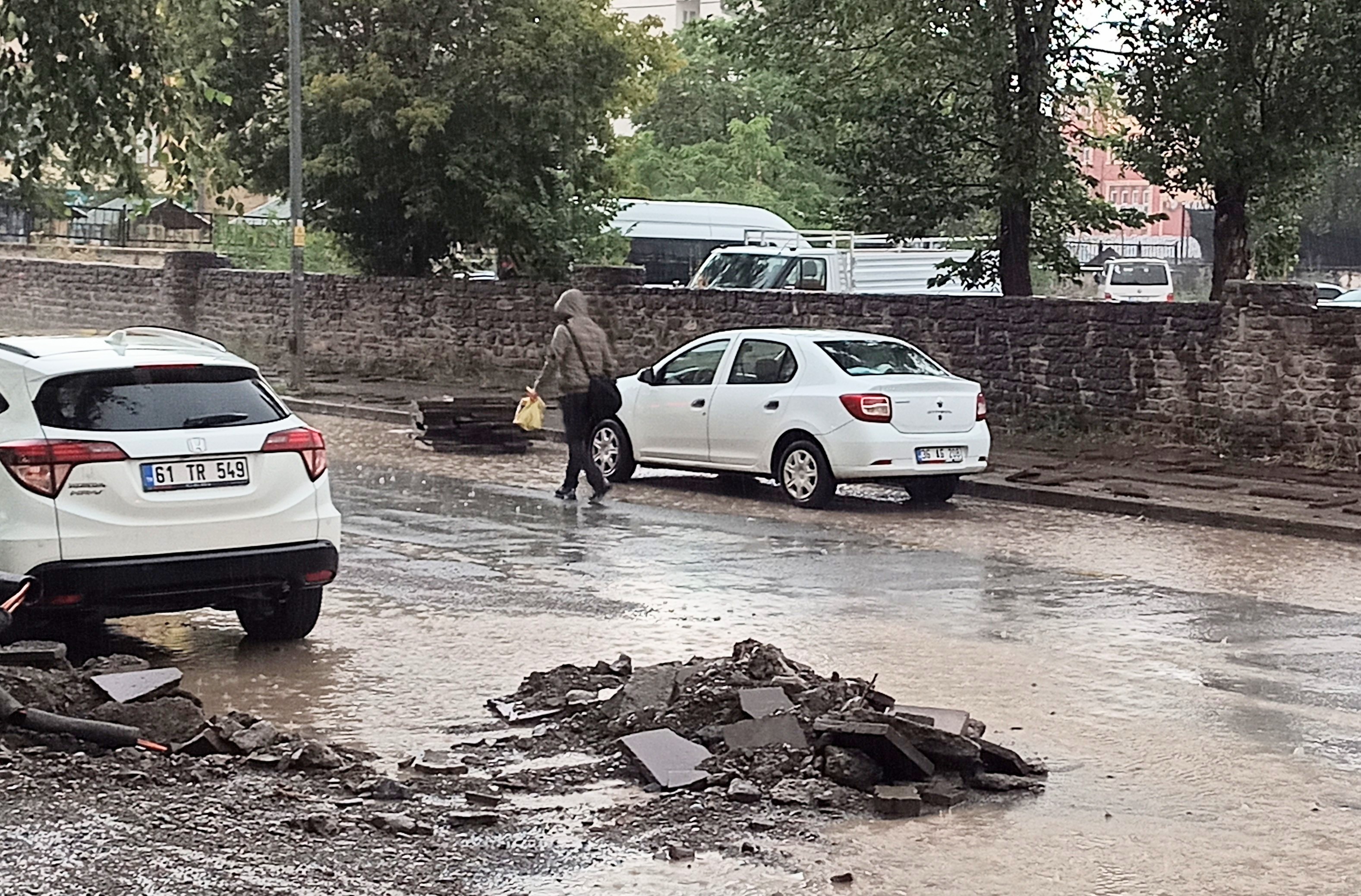 GAMP Caddesi'nde kaldırım çilesi