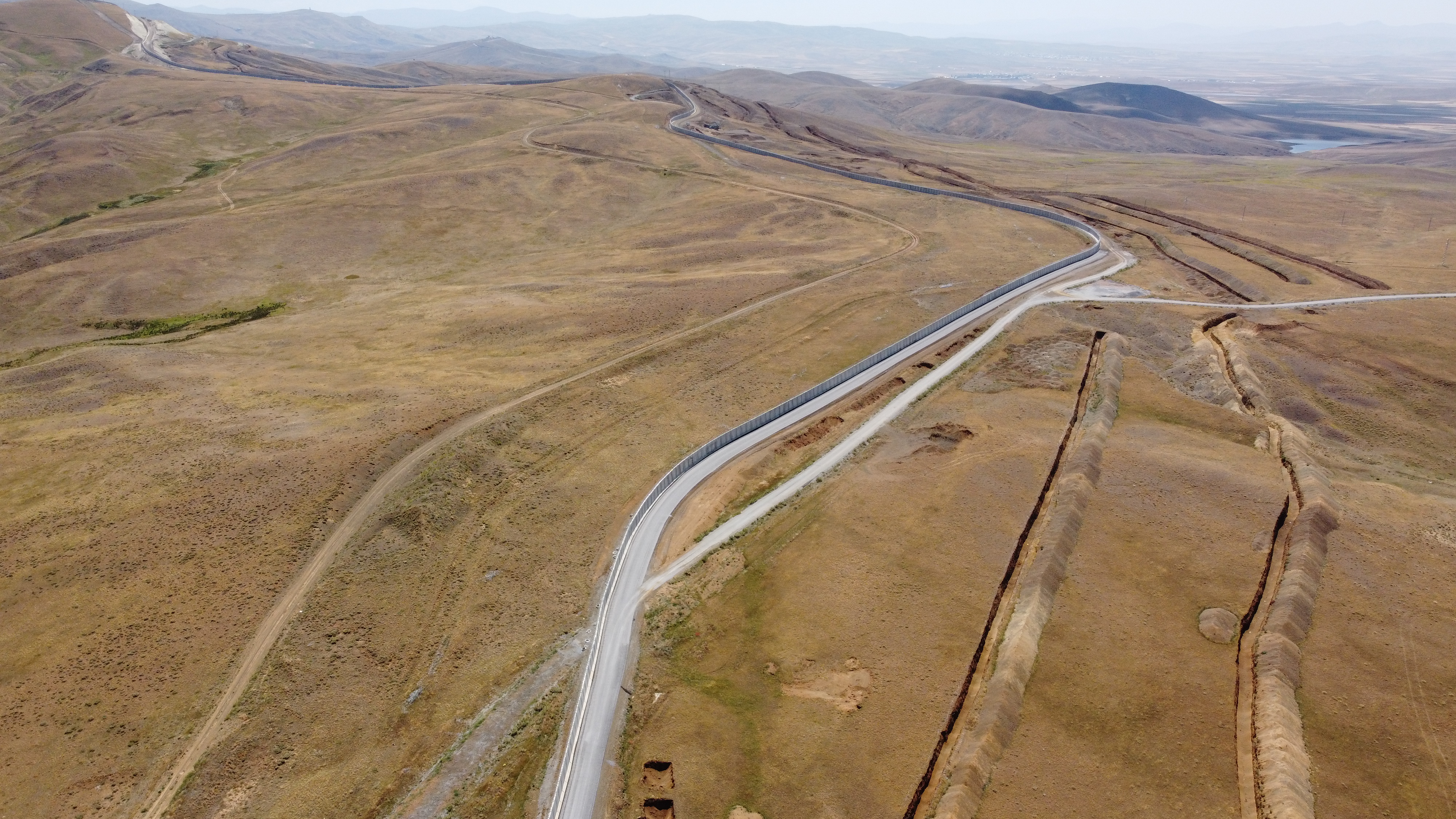 Sınırın sıfır noktasındaki birlikler düzensiz göçle mücadelede ileri teknolojiden yararlanıyor