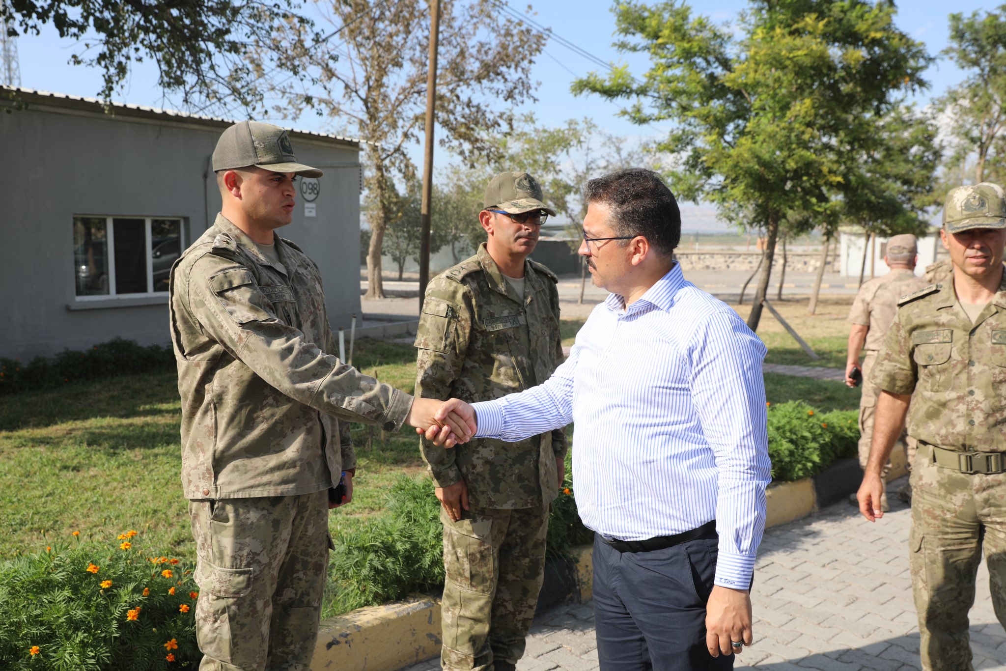 Iğdır Valisi Ercan Turan'dan köy ziyareti