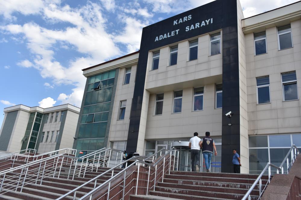 Kars'ta göçmen kaçakçıları tutuklandı