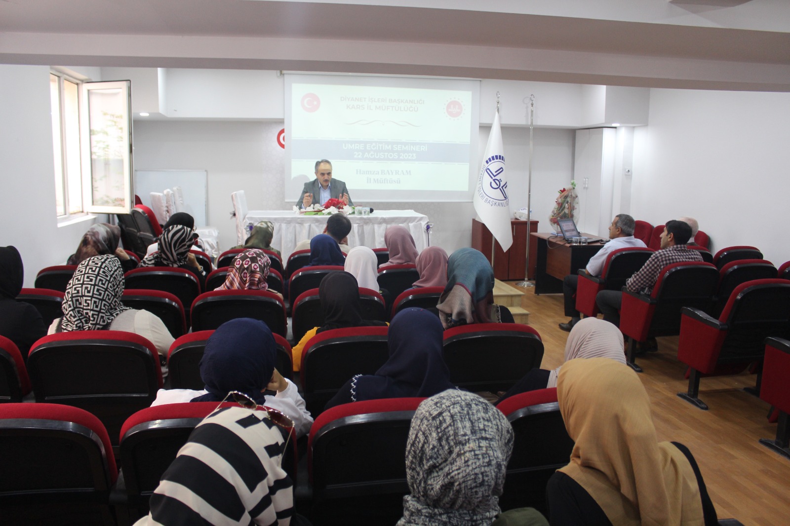 Kars'ta umreye gidecek vatandaşlara seminer düzenlendi