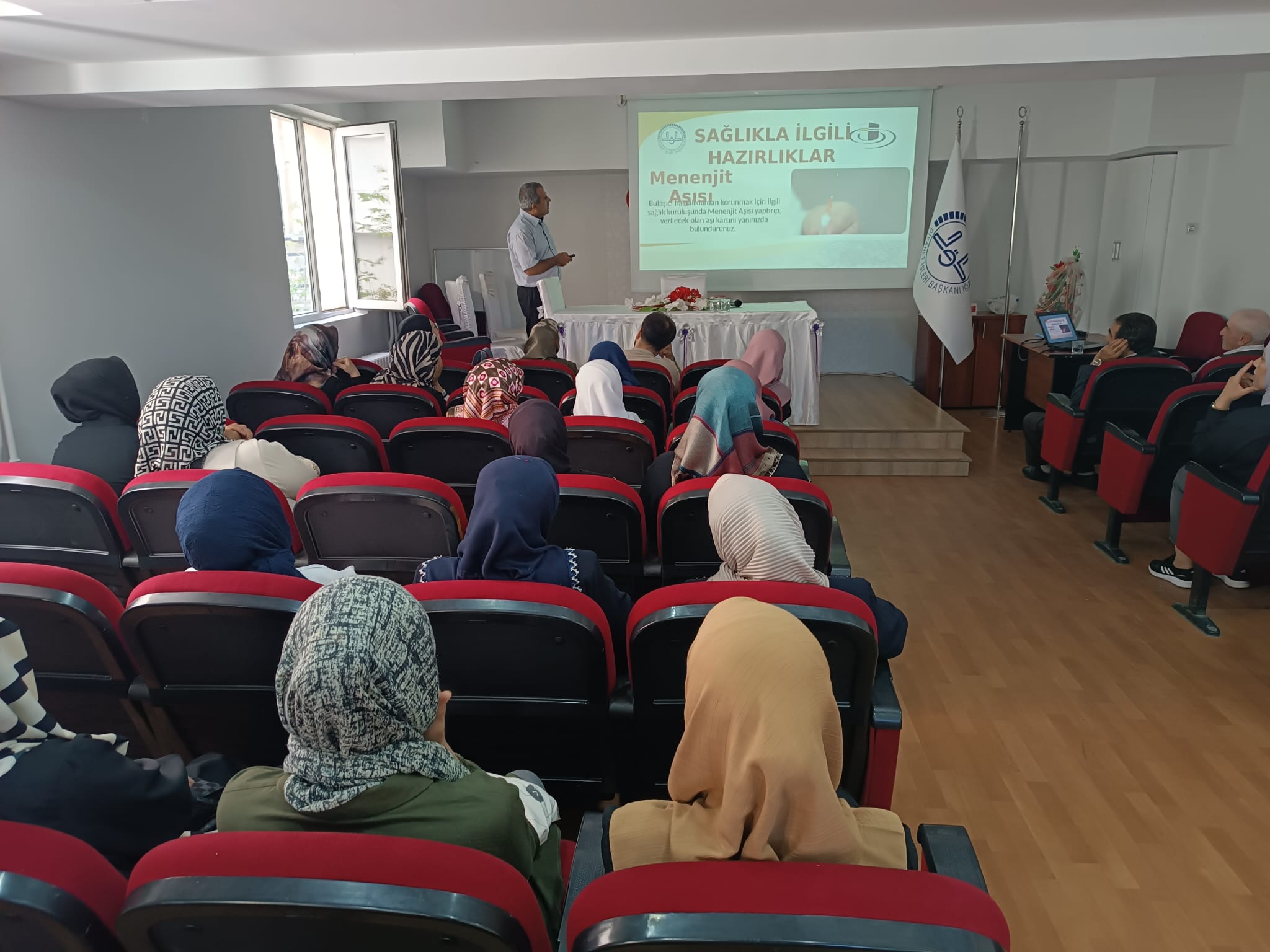 Kars'ta umreye gidecek vatandaşlara seminer düzenlendi