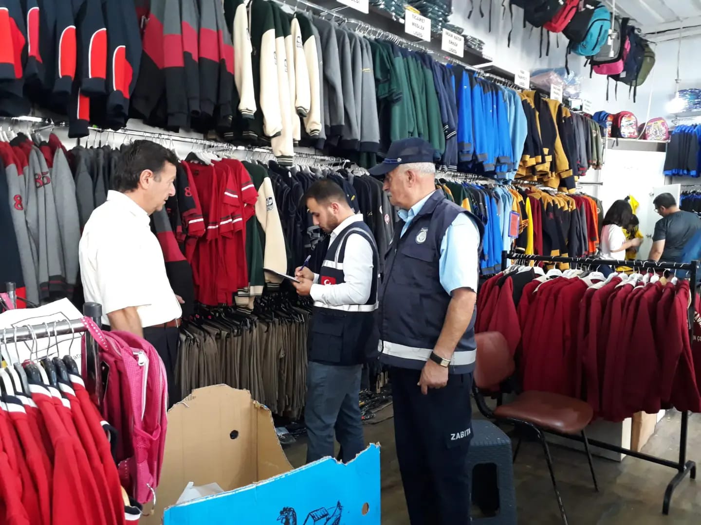 Kars'ta kırtasiye ve okul kıyafeti satan işyerleri denetlendi