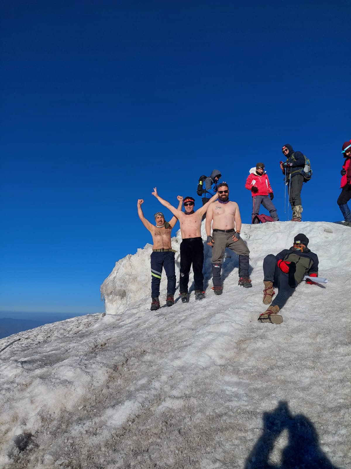 KARSDAK üyeleri Ağrı Dağı'na tırmandı