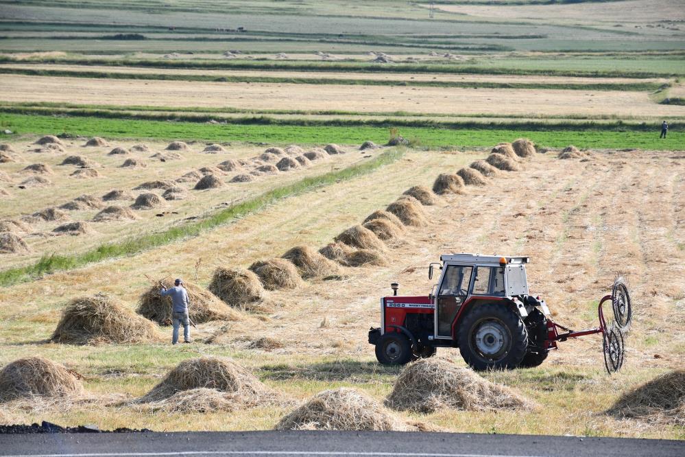 30 derece sıcaklıkta çiftçilerin zorlu mesaisi