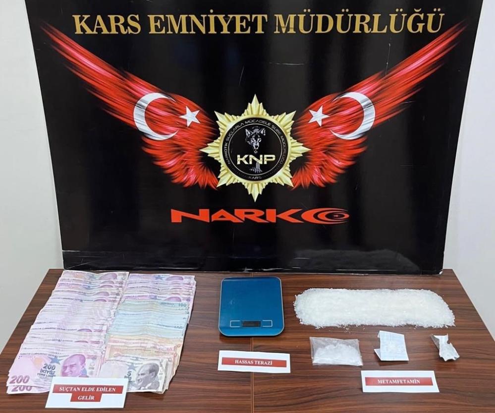 Kars'ta uyuşturucu tacirleri yakalandı
