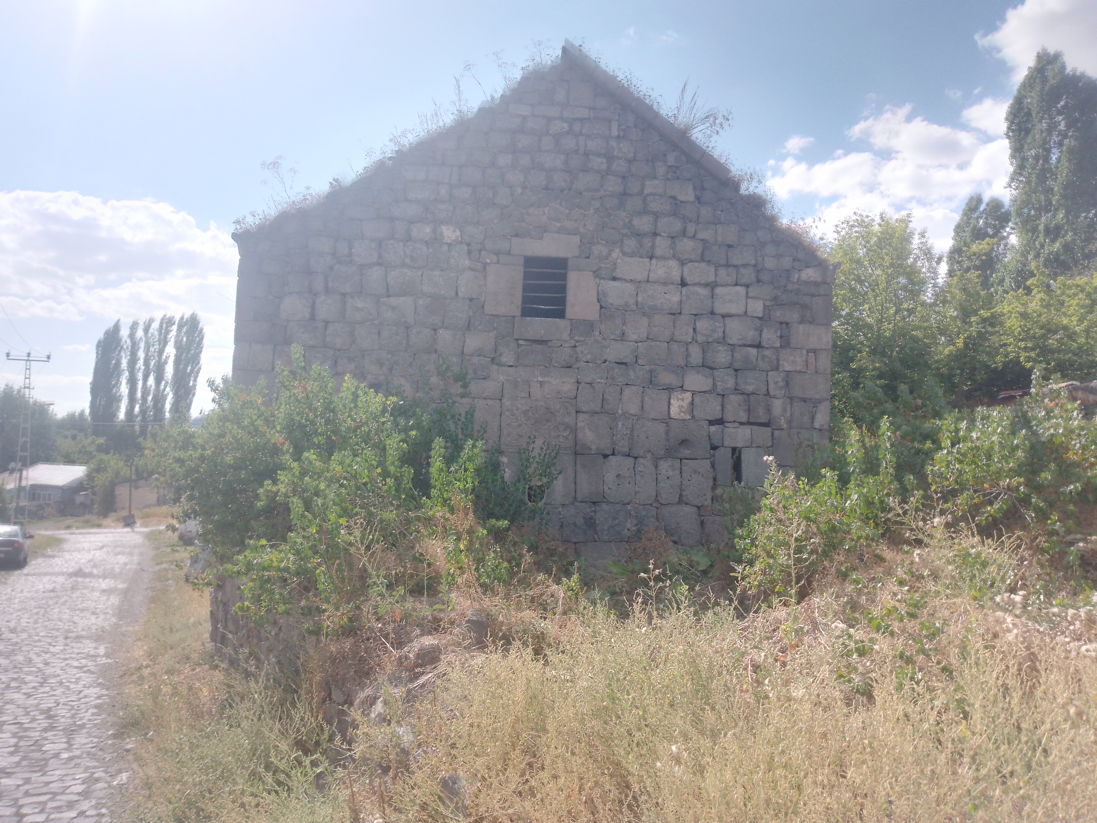 Kars'ta tarihi Beşik Kilise yıkılıyor