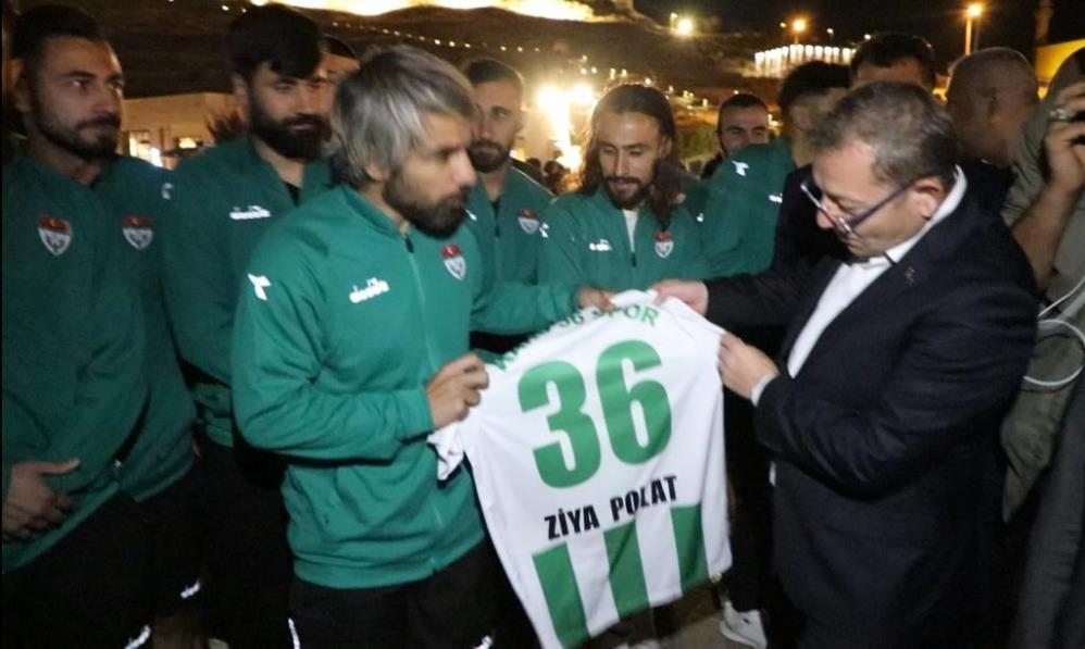 Vali Polat ve Milletvekili Çalkın'a 36 numaralı forma