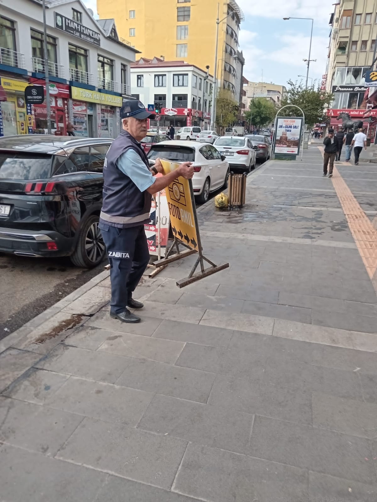 Kars'ta kaldırım işgallerine müdahale edildi