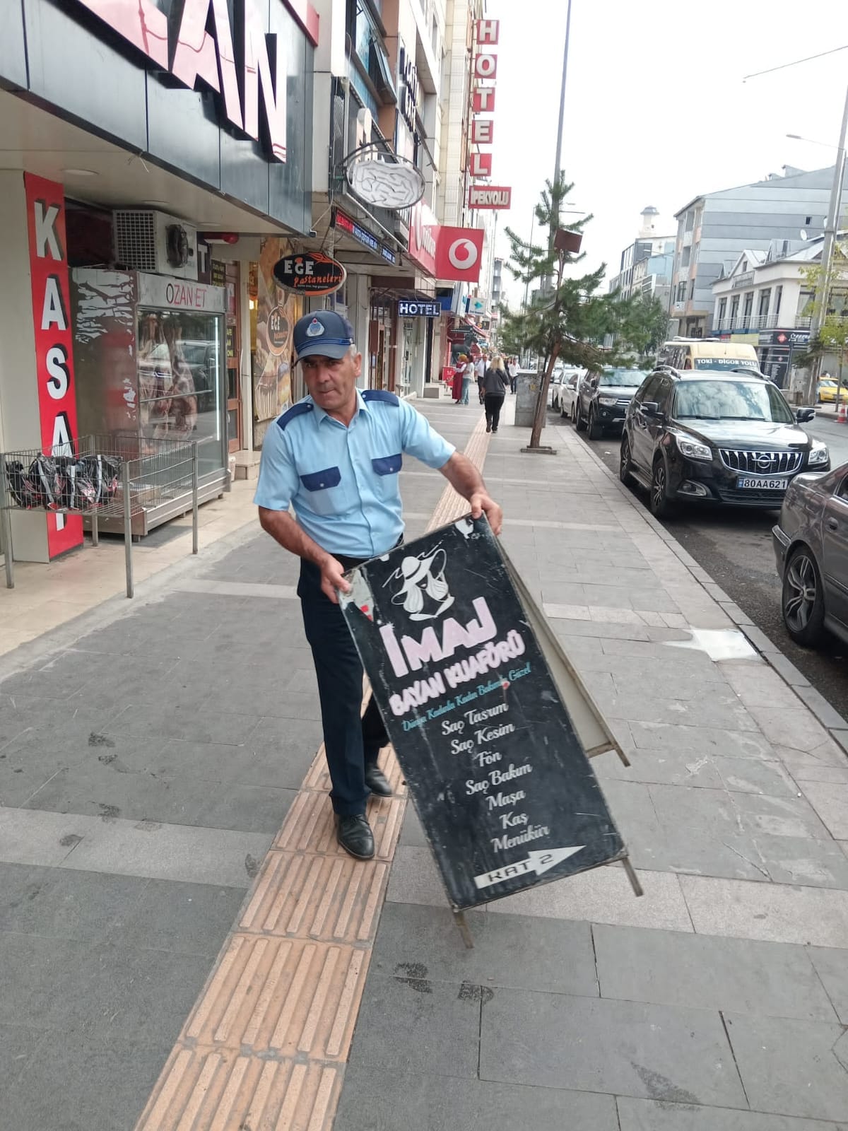 Kars'ta kaldırım işgallerine müdahale edildi