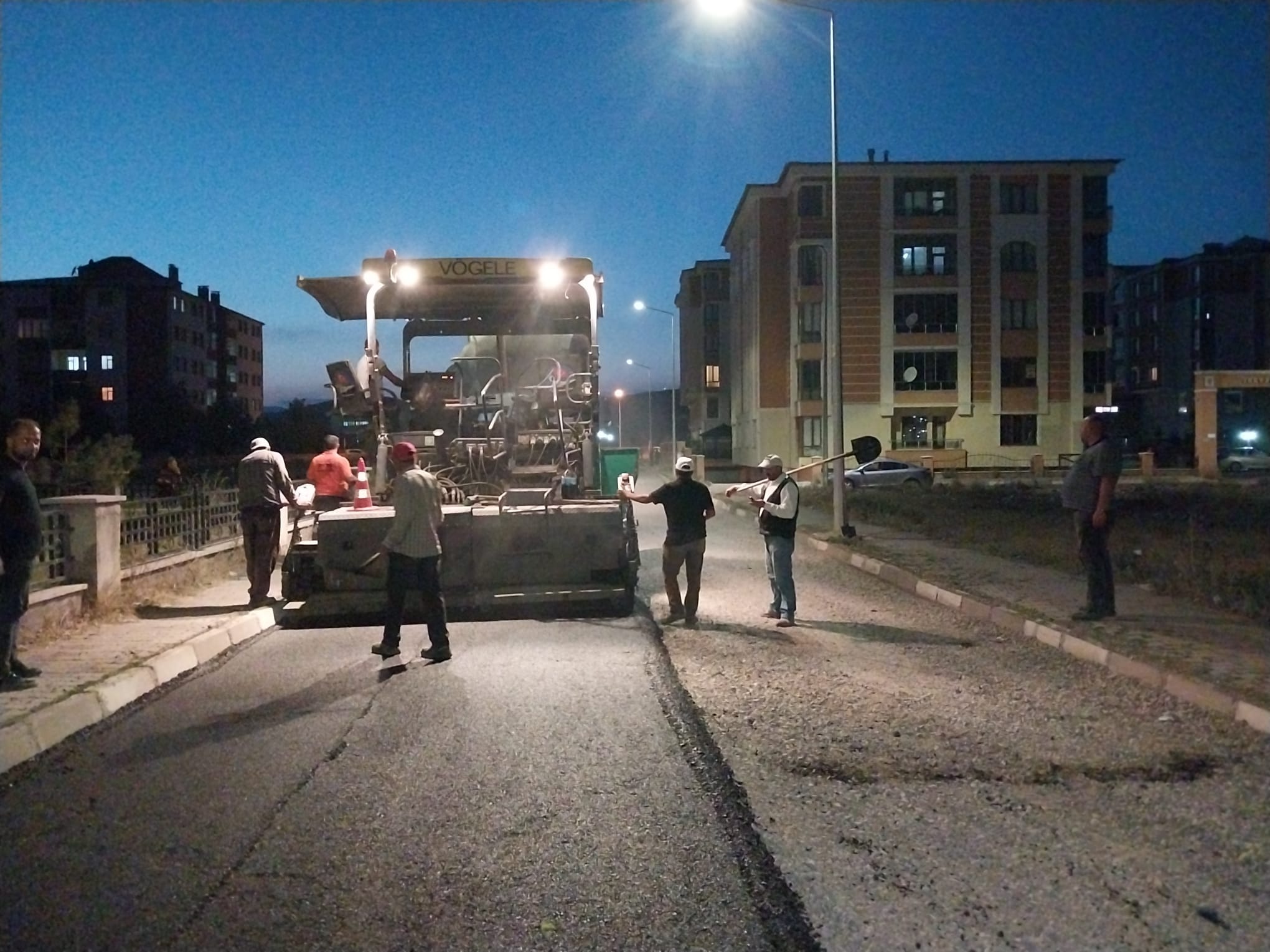 Kars'ta asfalt yol yapım çalışmaları devam ediyor