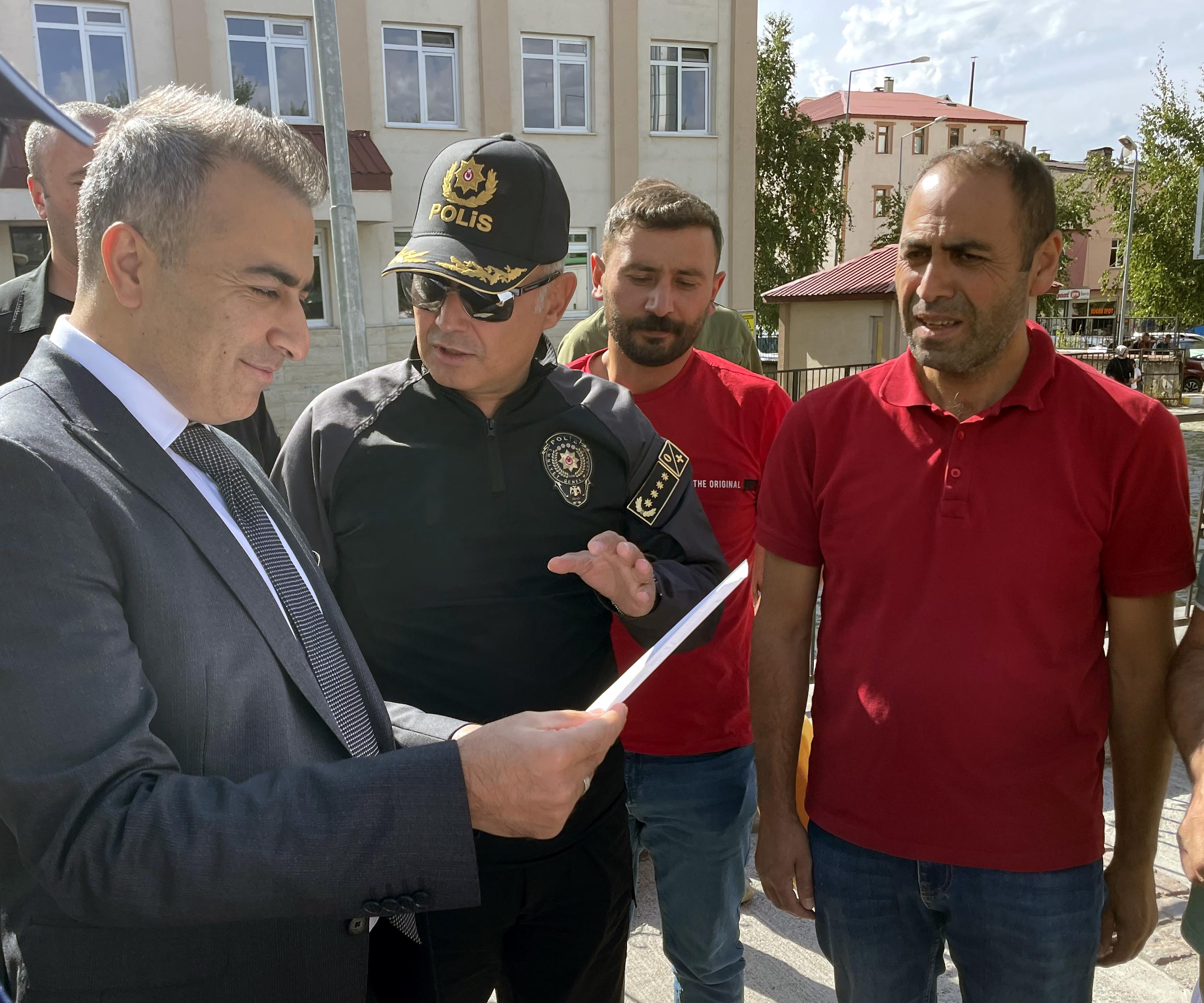 Ardahan Valisi Çiçek, okul servislerine yönelik denetimlere katıldı