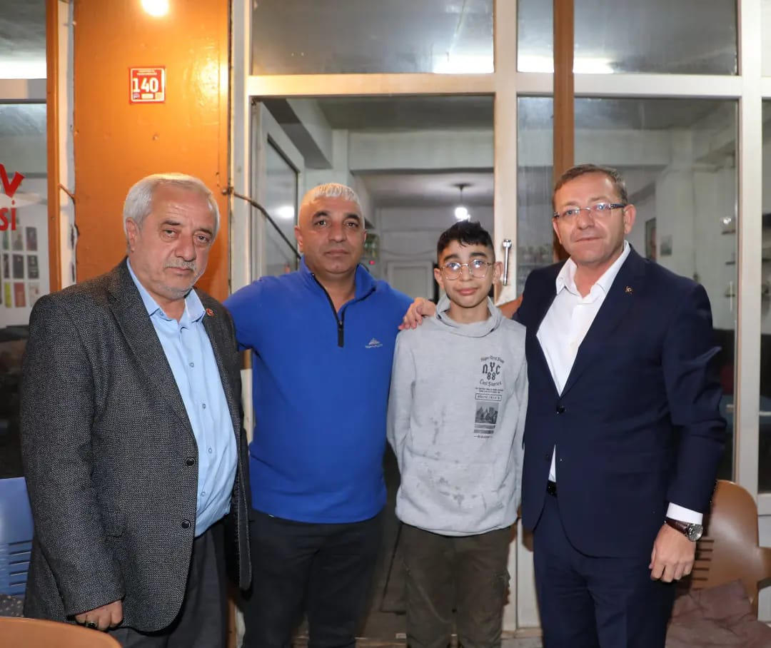 Vali Polat vatandaşla iç içe 