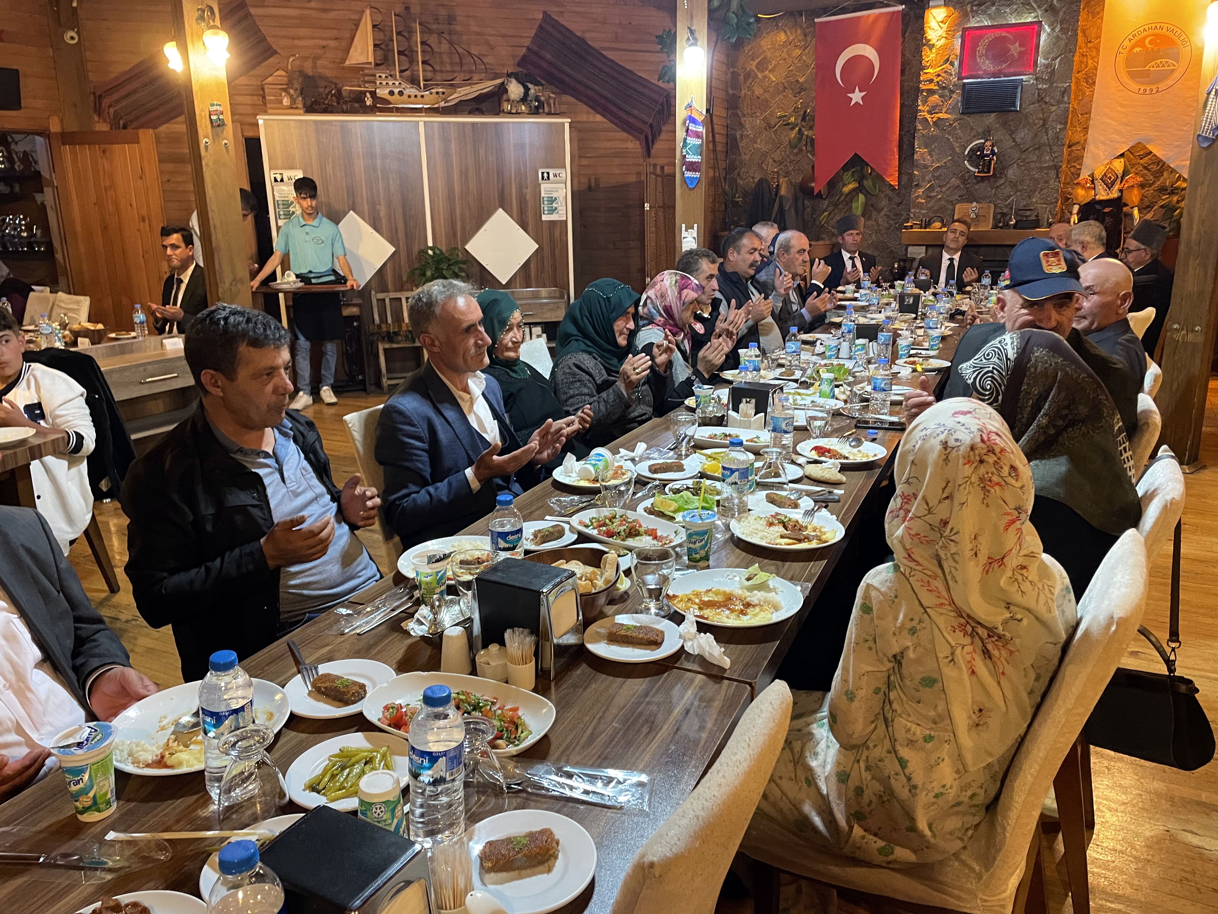 Ardahan'da şehit aileleri ve gaziler yemekte buluştu