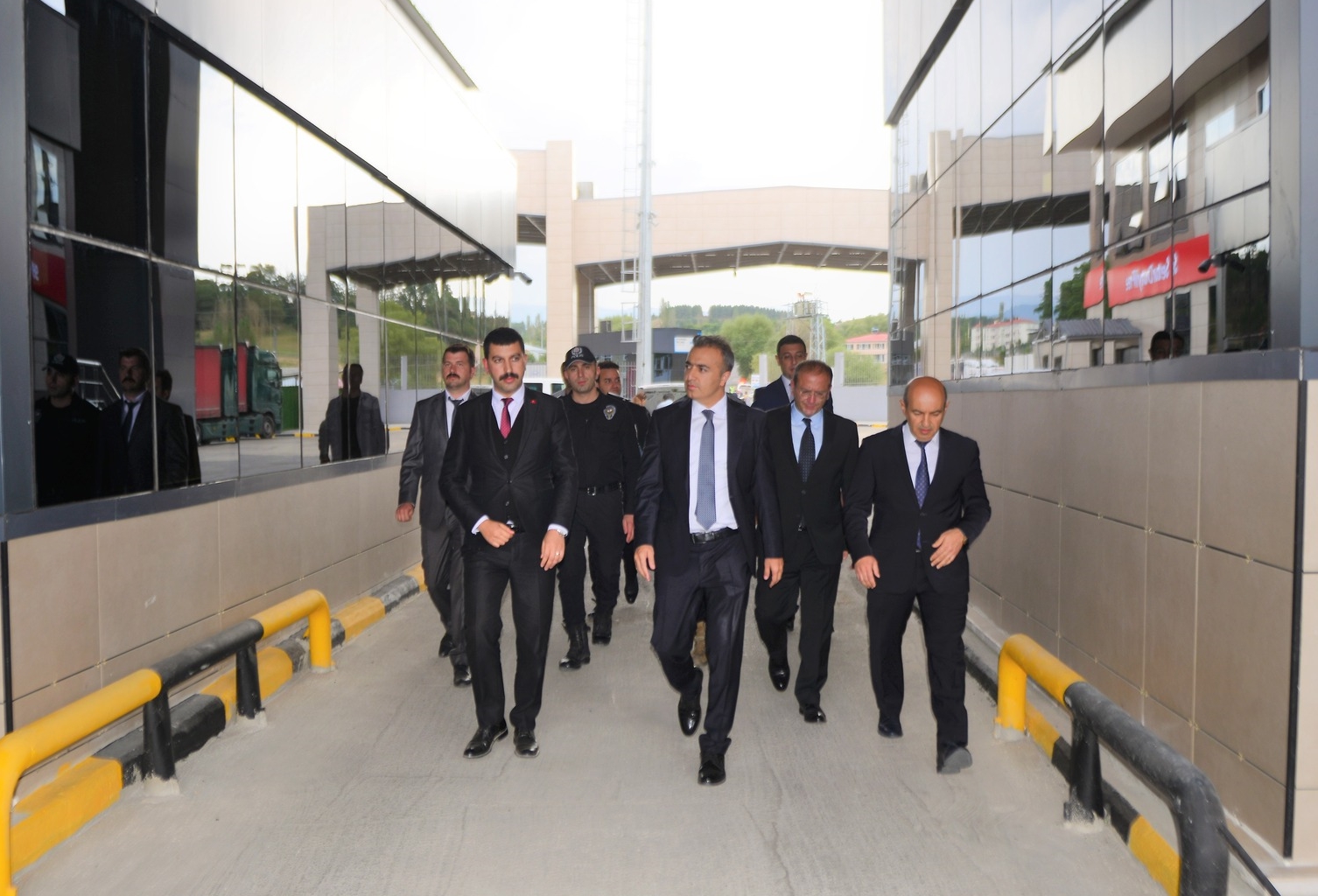 Ardahan Valisi Çiçek, Türkgözü Gümrük Kapısı'nda incelemede bulundu