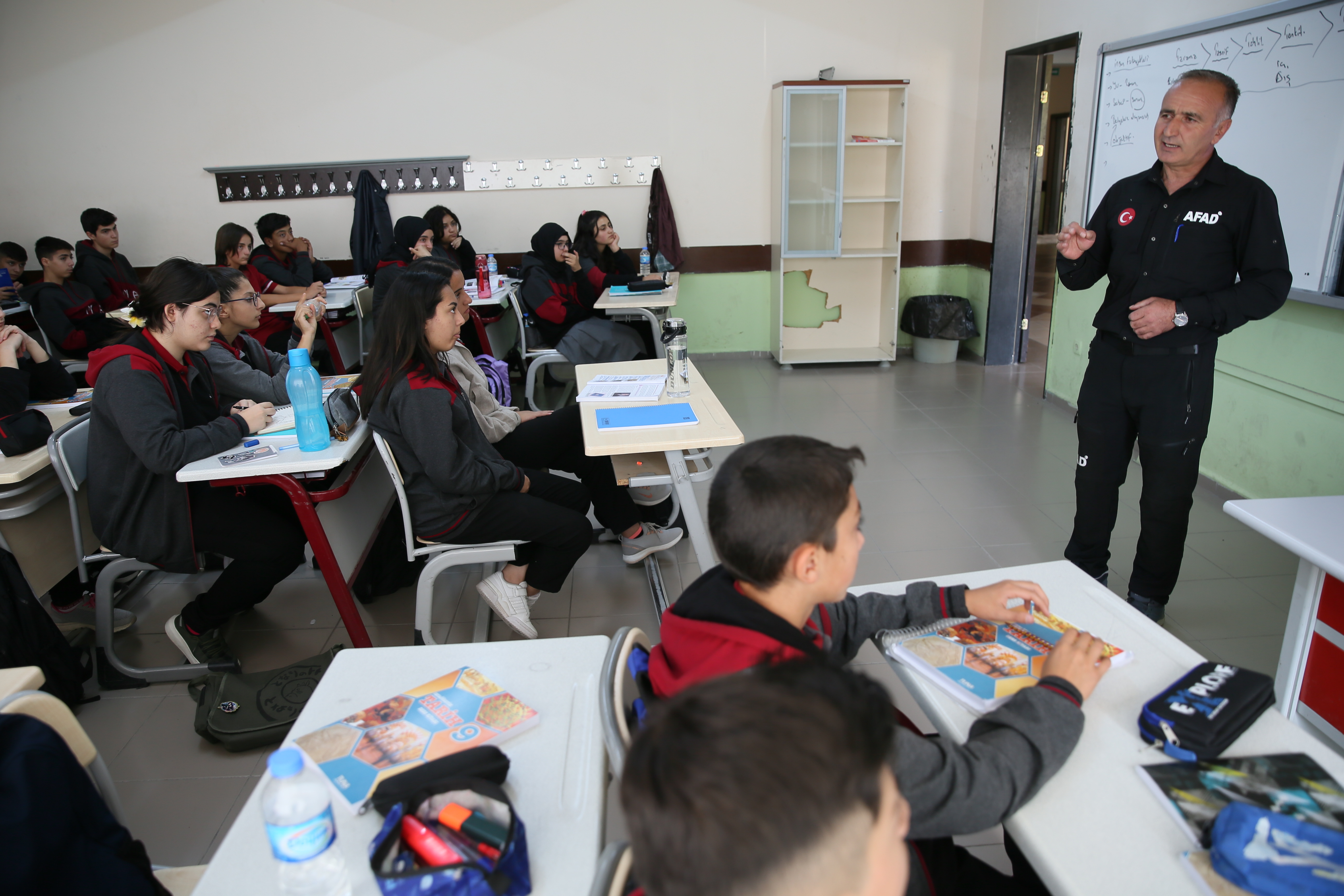 Kars'ta öğrenciler afet farkındalık eğitimiyle bilinçlendiriliyor