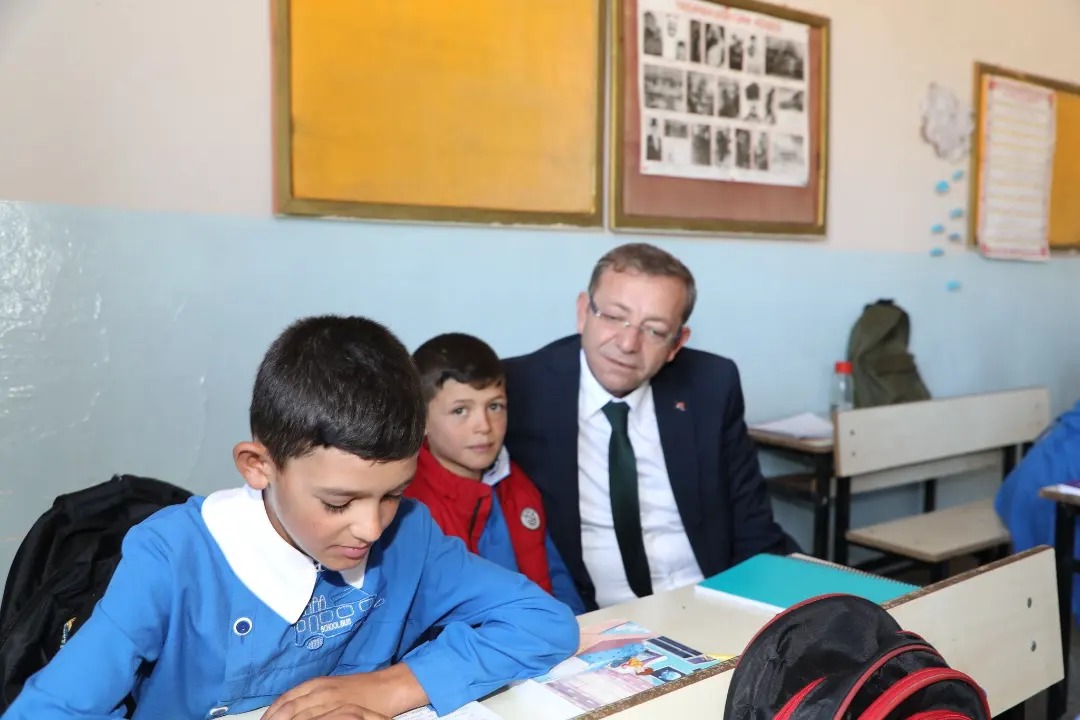 Vali Polat öğrencilerle bir araya geldi