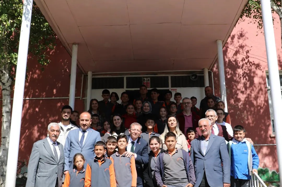 Vali Polat öğrencilerle bir araya geldi