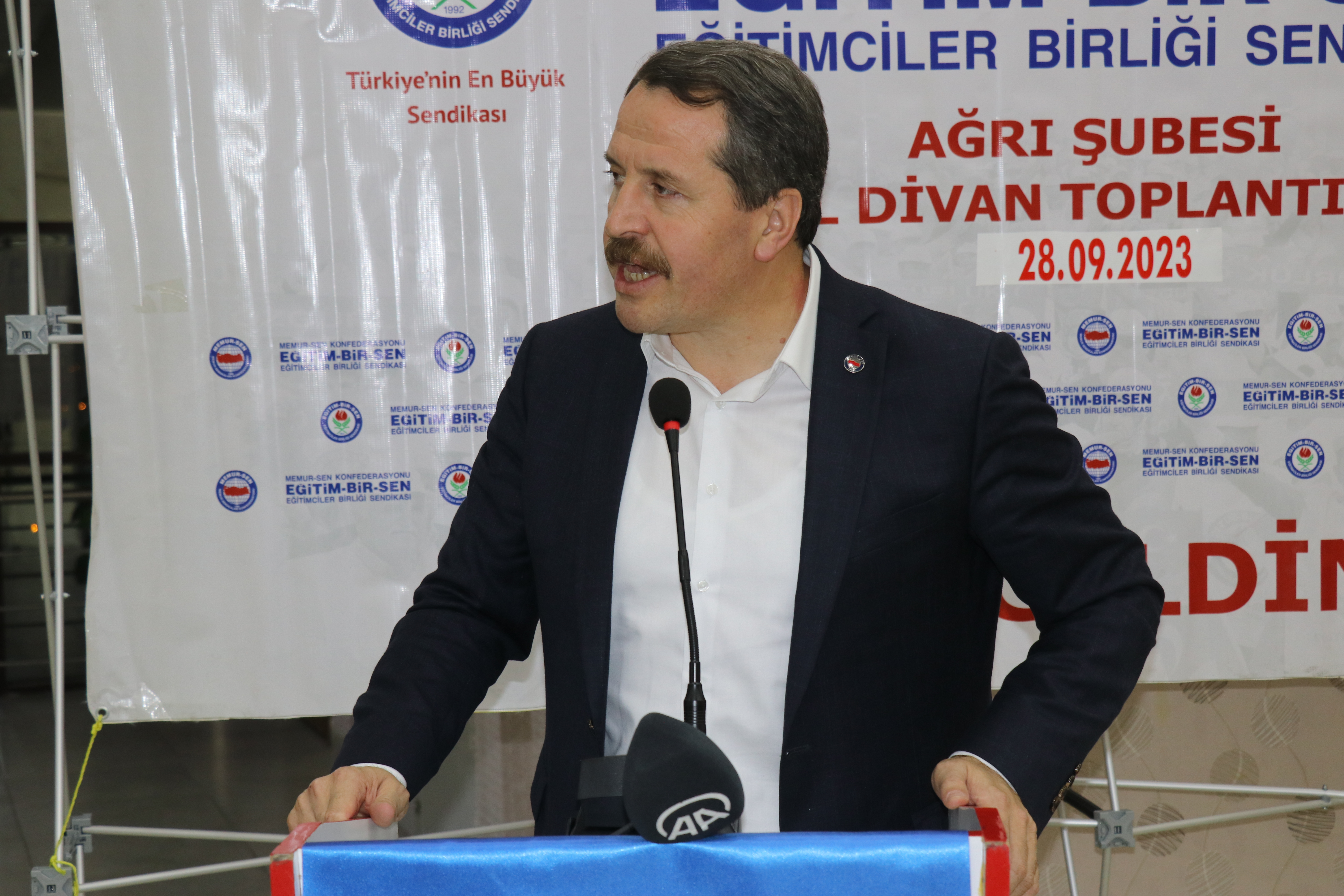 Memur-Sen ve Eğitim-Bir-Sen Genel Başkanı Ali Yalçın Ağrı'da konuştu