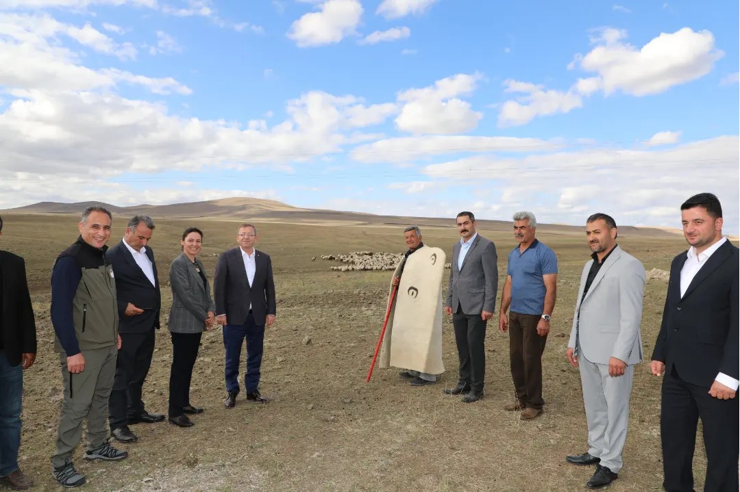 Vali Polat, koç katım etkinliğine katıldı