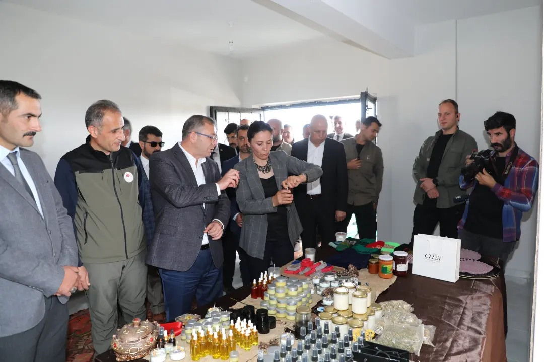 Vali Polat, koç katım etkinliğine katıldı