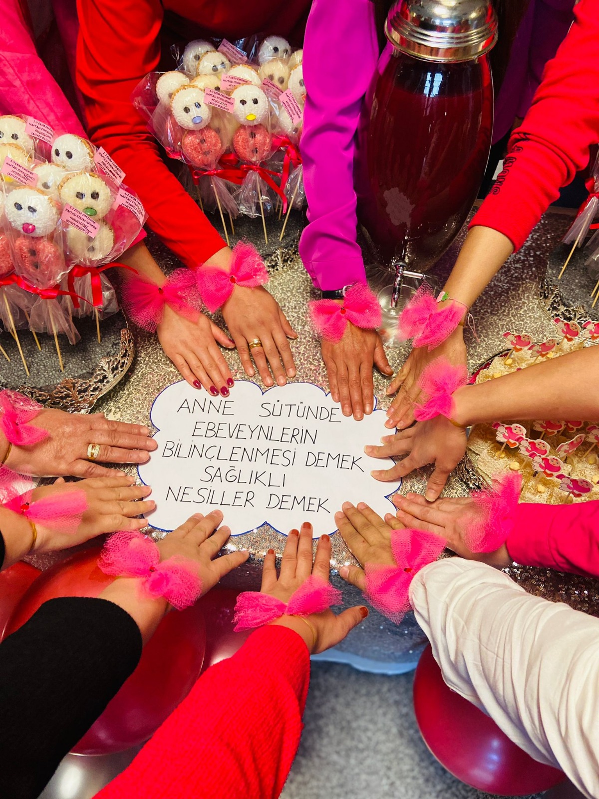 "Sağlıklı gelecek için bebeğinizi her istediğinizde emzirin"