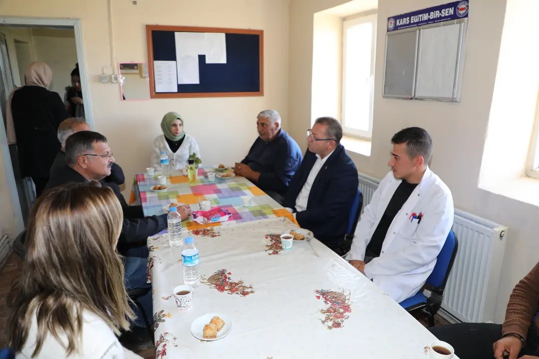 Vali Polat okul ziyaretlerine devam ediyor