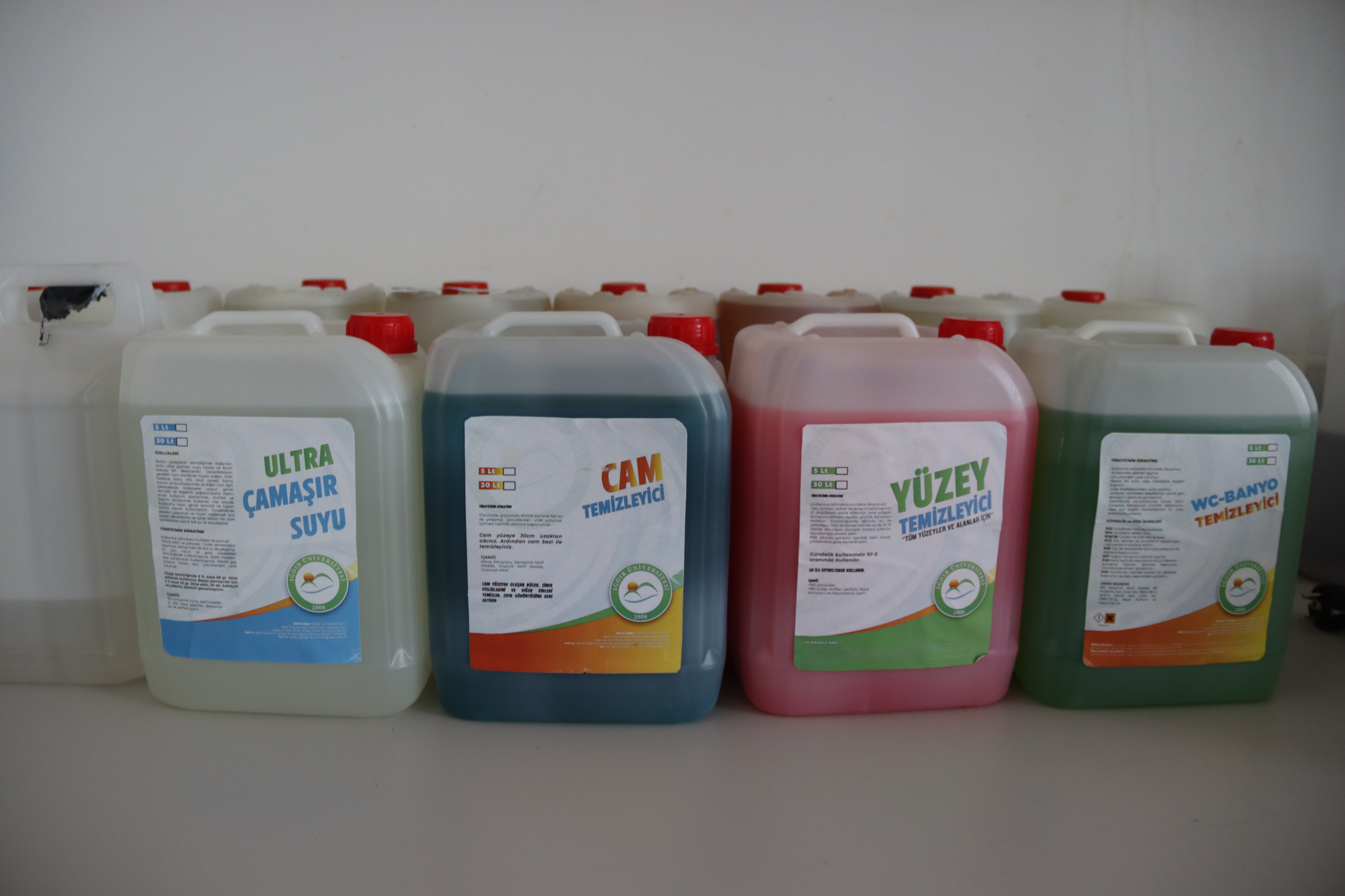 Ürettikleri temizlik malzemeleriyle Iğdır Üniversitesinin ihtiyacını karşılıyorlar