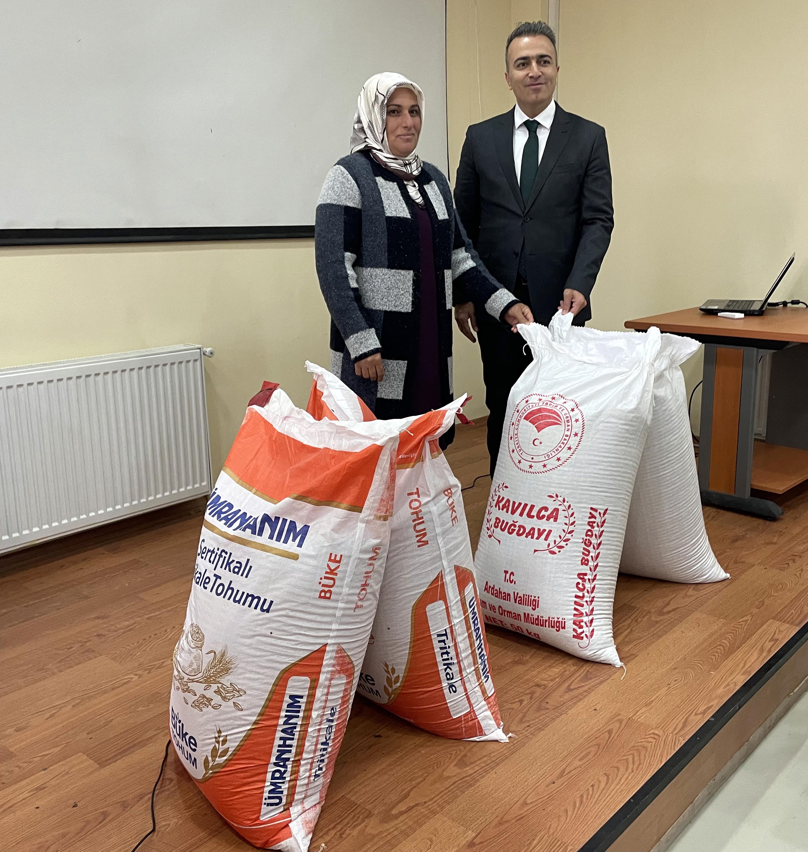 Ardahan'da 431 üreticiye 215 ton "tritikale" ve "kavılca" tohumu dağıtıldı