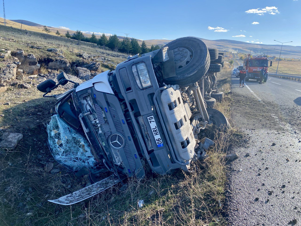Ardahan'da devrilen beton mikserindeki 2 kişi yaralandı