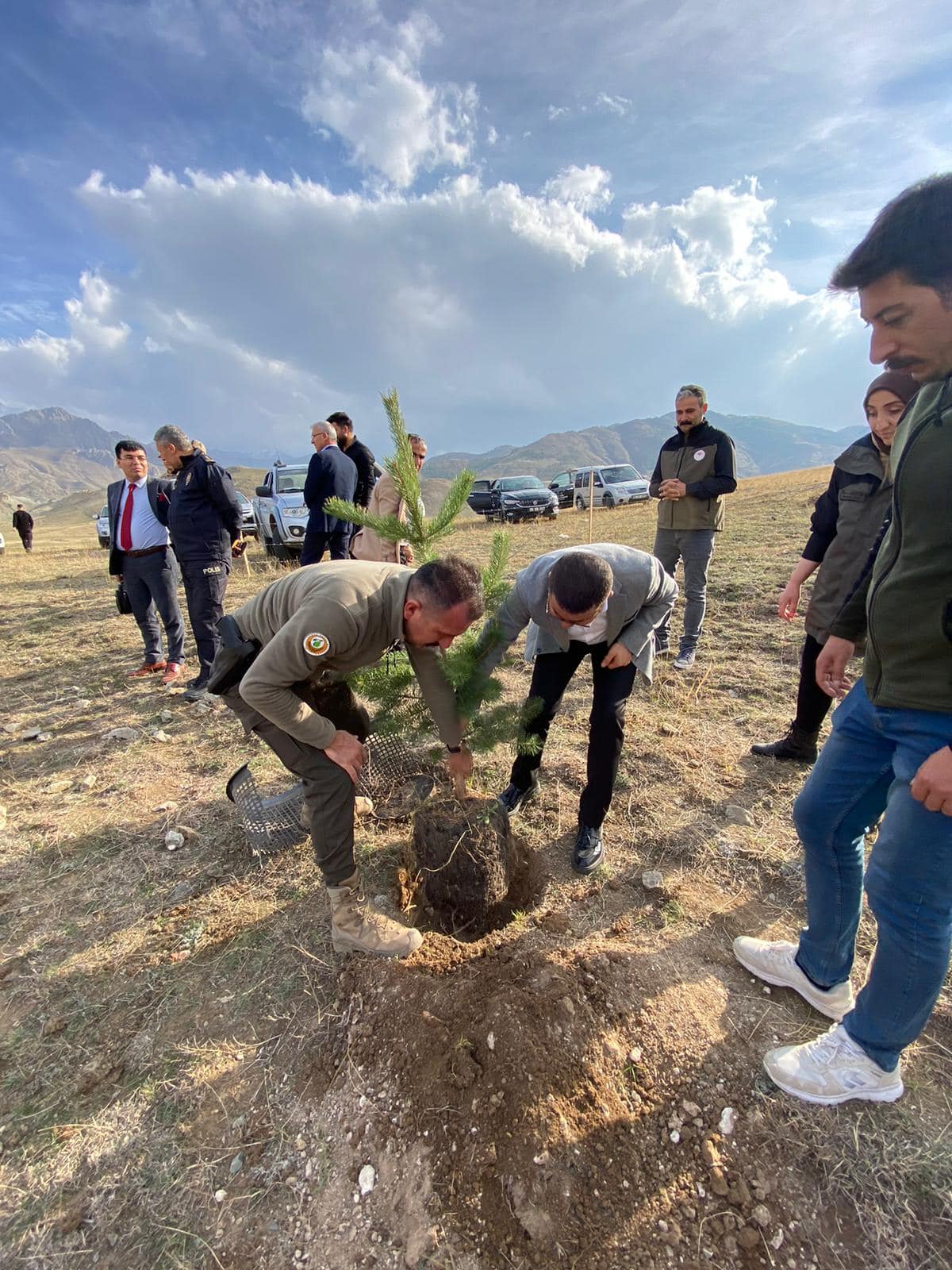 Kağızman’da fidanlar toprakla buluştu