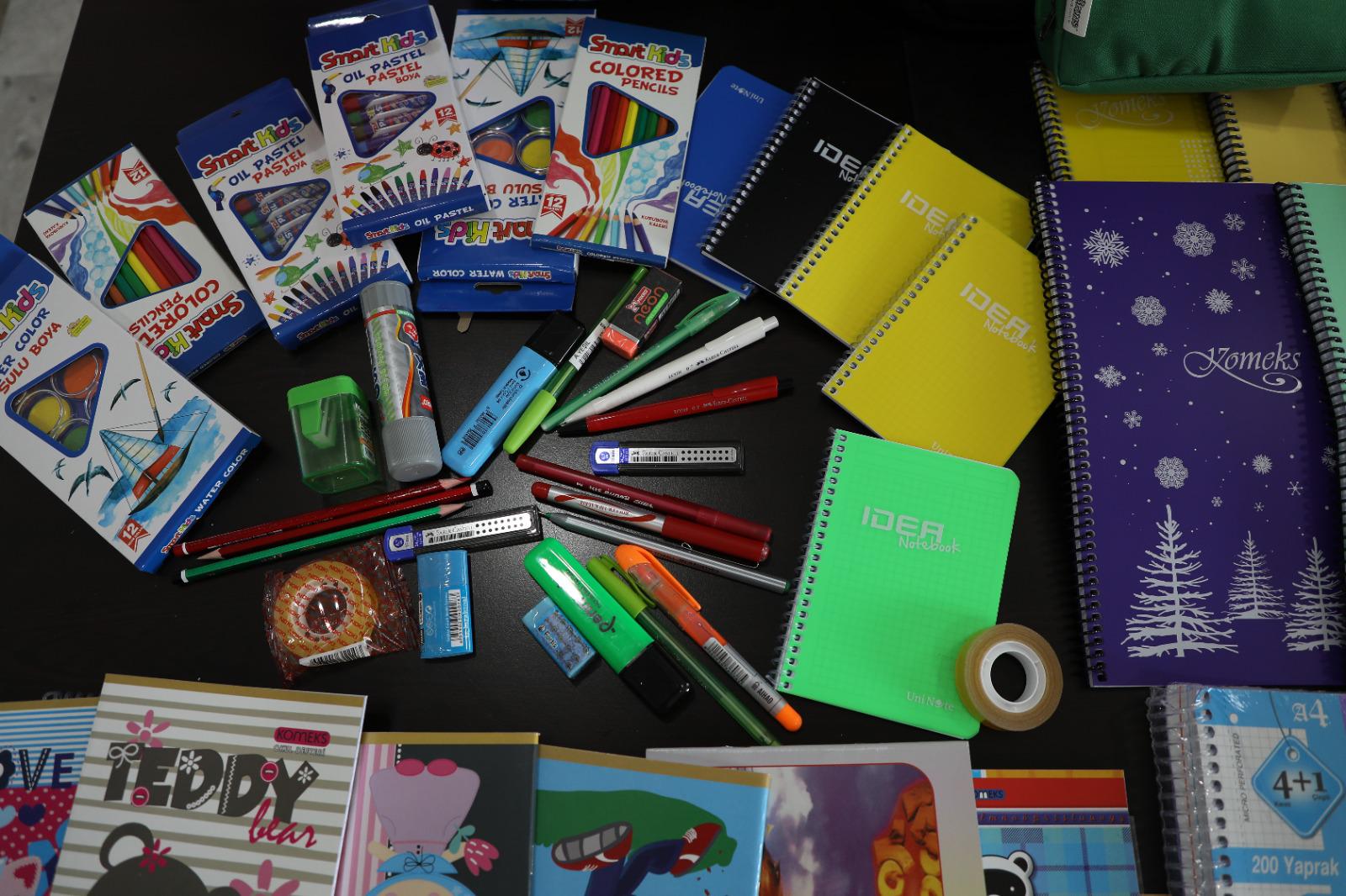 Kars’ta kırtasiye yardımları devam ediyor