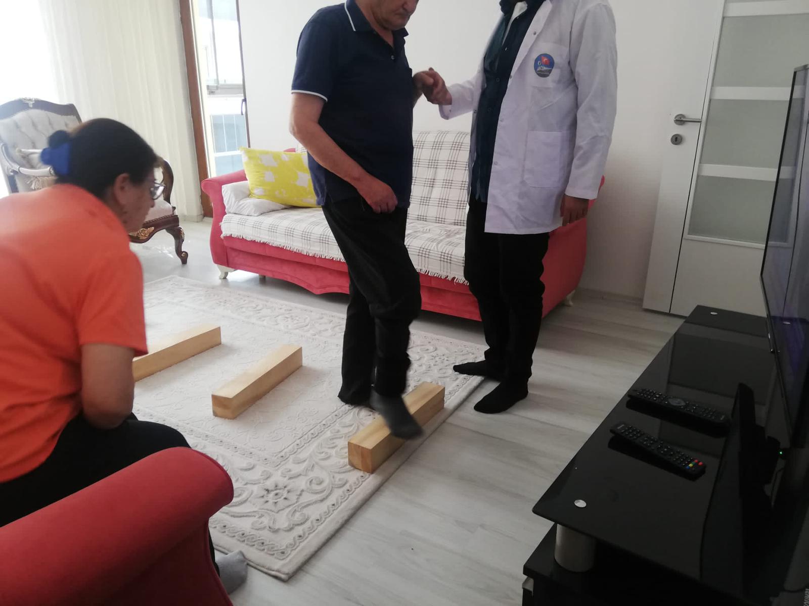 Kars'ta, "Evde Yaşlı Bakım Hizmeti" devam ediyor