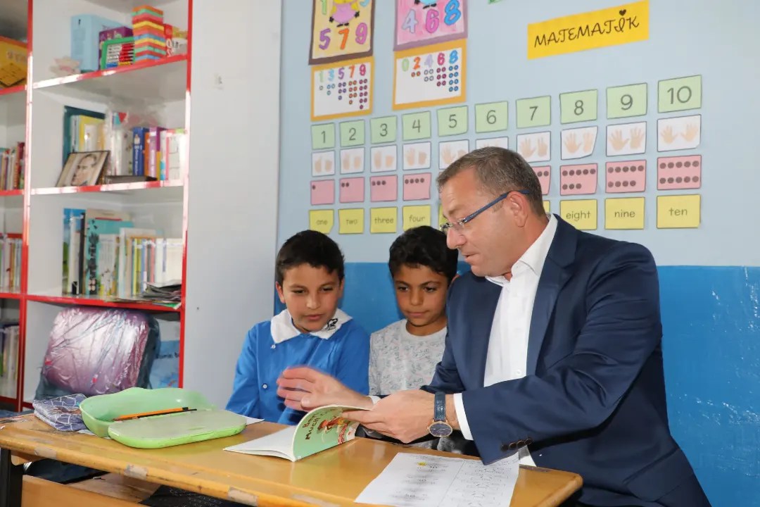 Vali Polat, öğrencilerden kitap okumalarını istedi