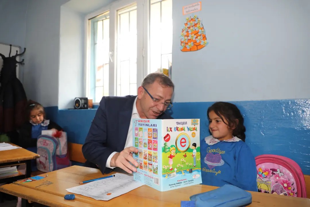 Vali Polat, öğrencilerden kitap okumalarını istedi