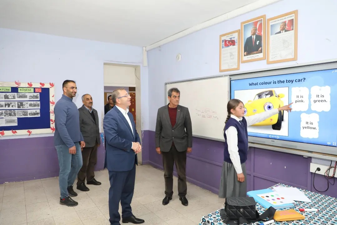 Vali Polat, öğrencilerden kitap okumalarını istedi