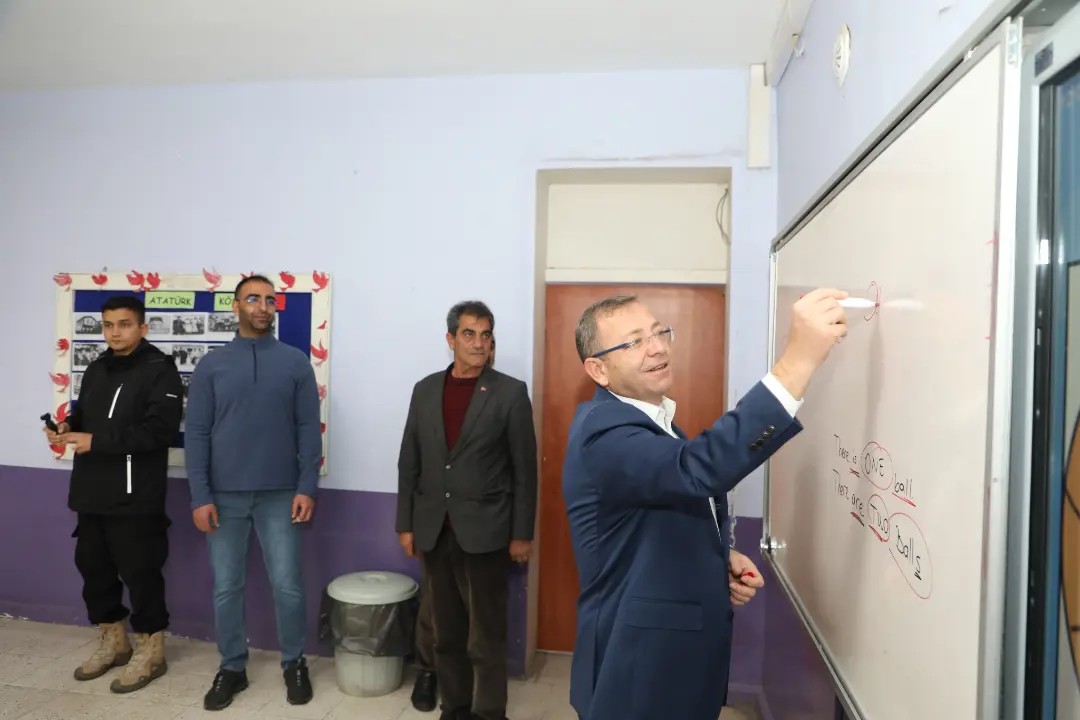 Vali Polat, öğrencilerden kitap okumalarını istedi