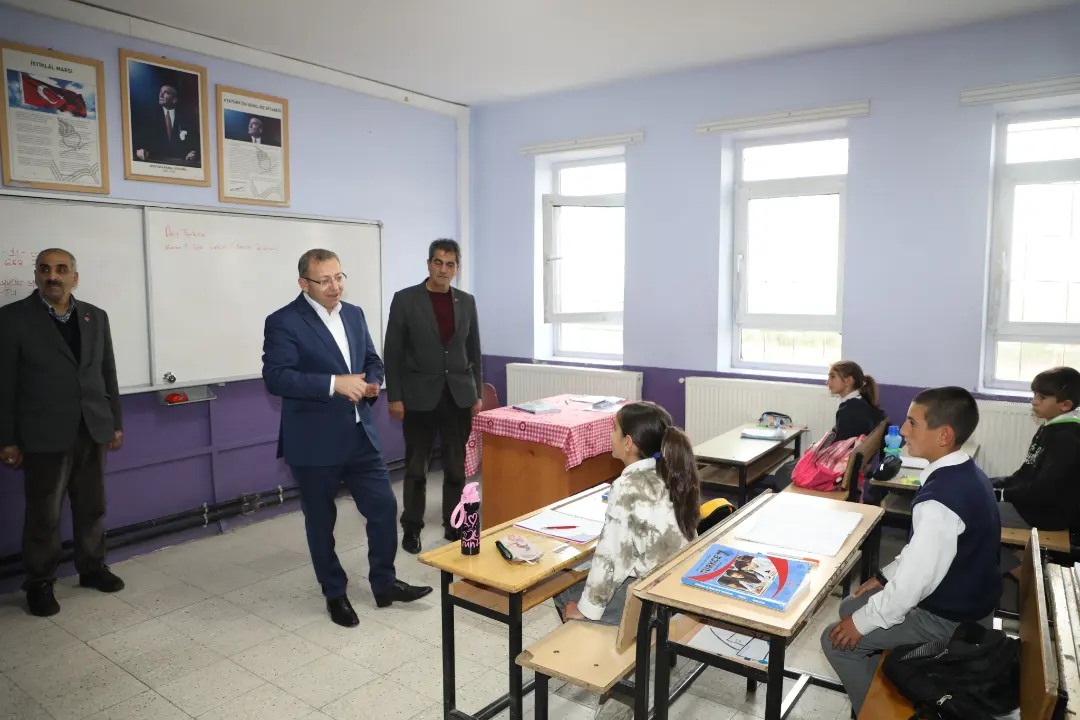 Vali Polat, öğrencilerden kitap okumalarını istedi